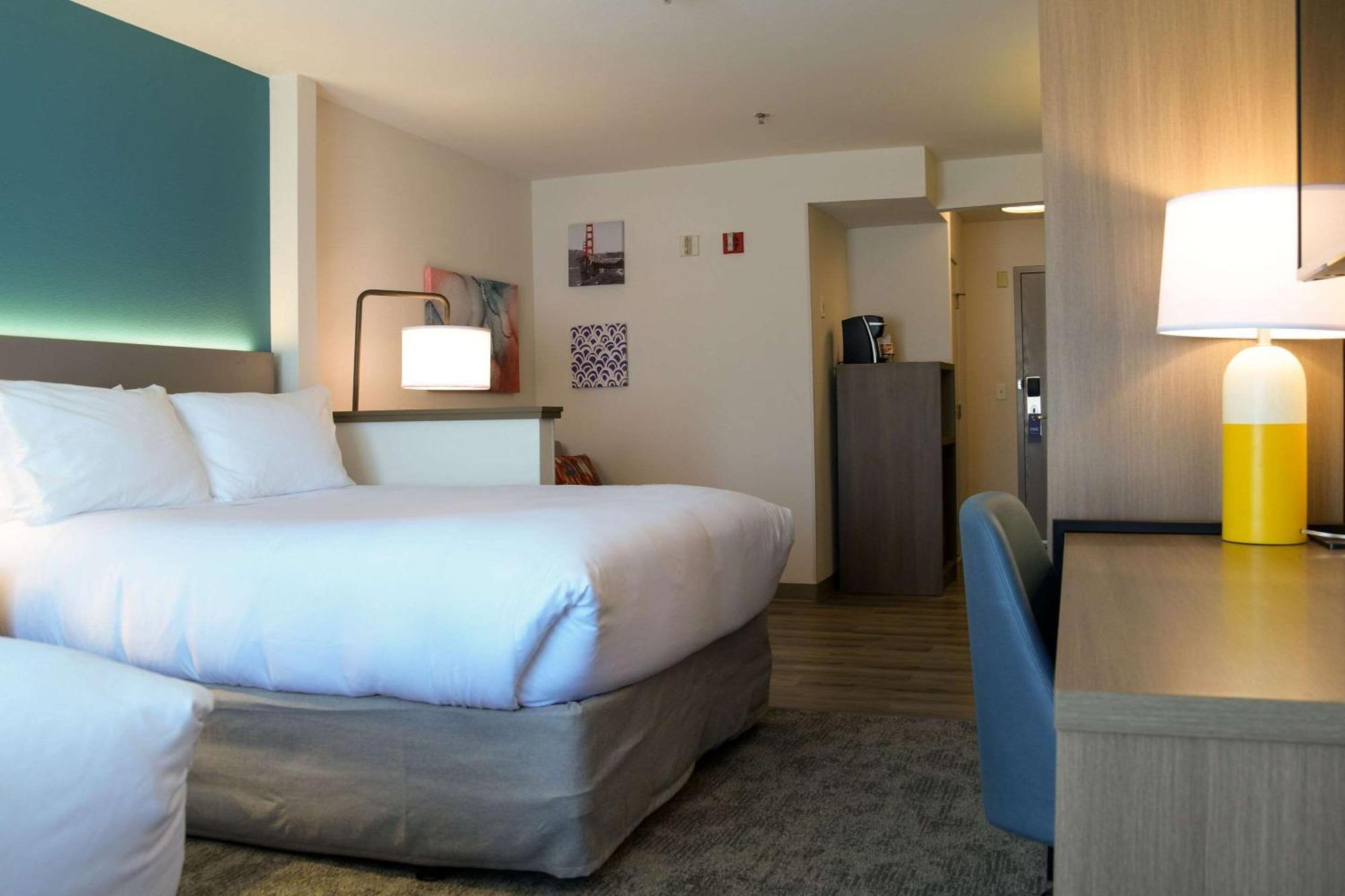 Comfort Inn & Suites Nw Milwaukee Germantown Extérieur photo